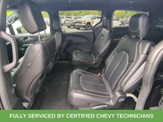 2025 Chrysler Pacifica Select