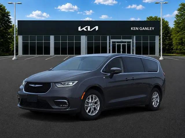 2023 Chrysler Pacifica Touring L for sale in Mentor, OH