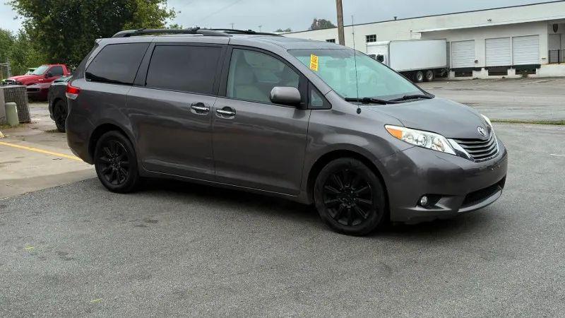 2013 Toyota Sienna XLE 7 Passenger for sale in Omaha, NE