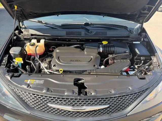 2023 Chrysler Voyager LX