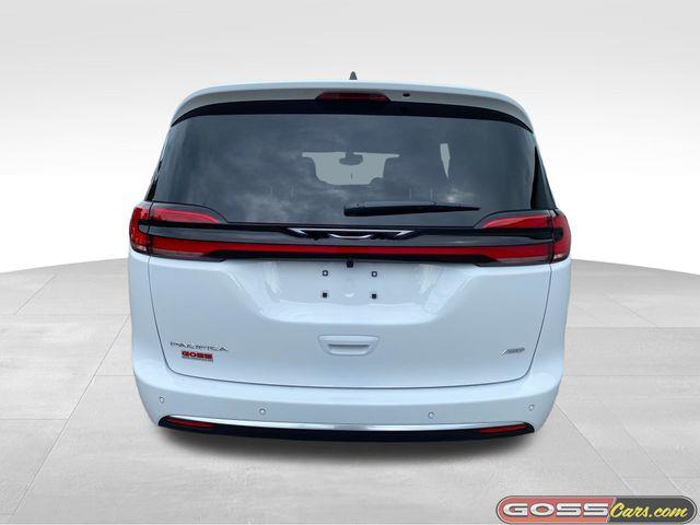 2027 Chrysler Pacifica Select for sale in South Burlington, VT