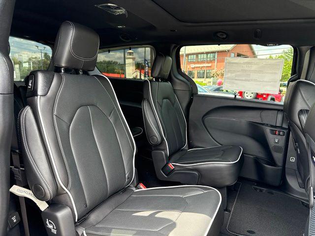 2027 Chrysler Pacifica Limited