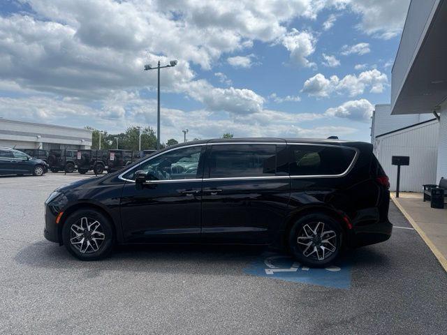 2027 Chrysler Pacifica Limited