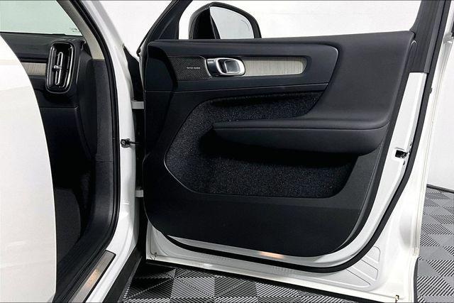 Used 2023 Volvo XC40 B4 Ultimate Dark Theme For Sale in Olive Branch, MS