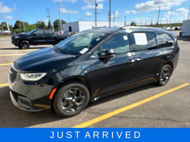 2021 Chrysler Pacifica Hybrid Limited for sale in Lansing, MI