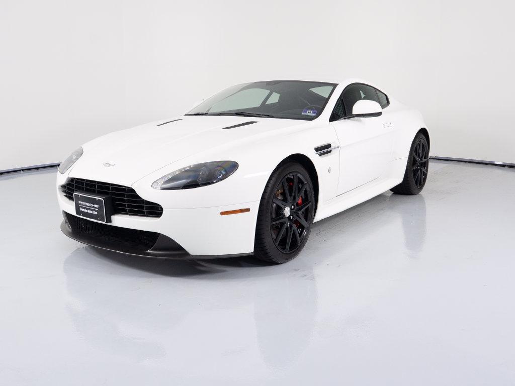/2015 Aston-Martin Vantage-GT