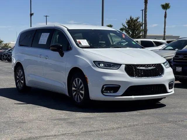 2024 Chrysler Pacifica Hybrid Select for sale in Victorville, CA