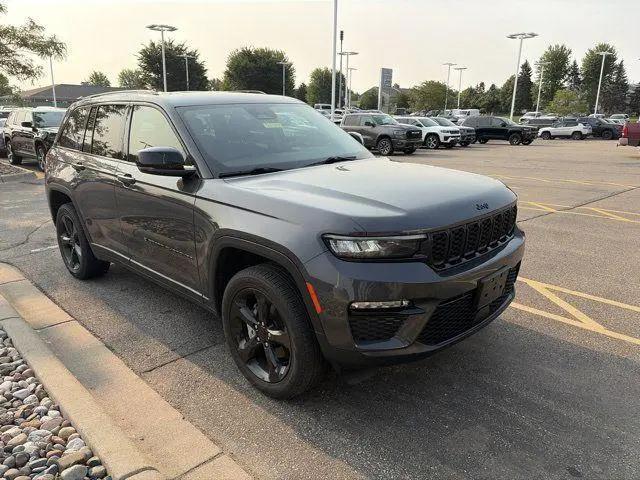 2023 Jeep Grand Cherokee Limited 4x4 for sale in Shakopee, MN