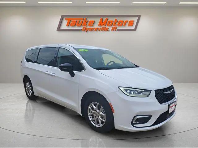 2024 Chrysler Pacifica Touring L for sale in Dyersville, IA