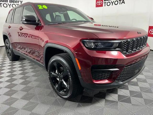 2024 Jeep Grand Cherokee Altitude for sale in Cedar Falls, IA