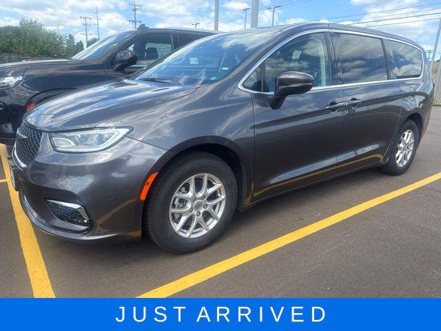 2023 Chrysler Pacifica Touring L for sale in Lansing, MI