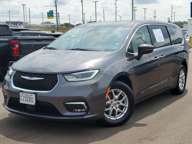 2023 Chrysler Pacifica Touring L for sale in Lansing, MI