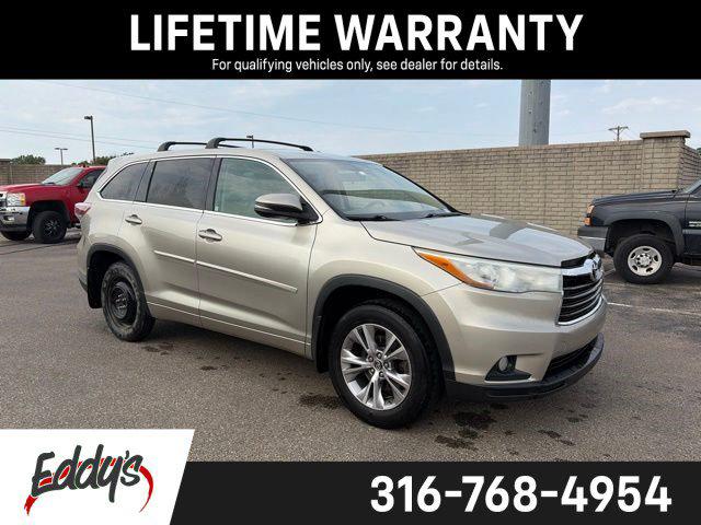 2016 Toyota Highlander LE Plus V6 for sale in Wichita, KS