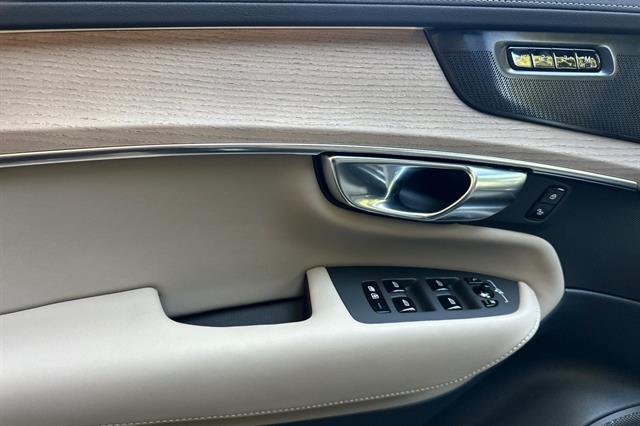 2026 Volvo XC90 Plus, B6 AWD Gas mild hybrid, Gasoline, Bright, 7 Seats