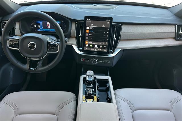 2026 Volvo XC90 Plus, B6 AWD Gas mild hybrid, Gasoline, Bright, 7 Seats
