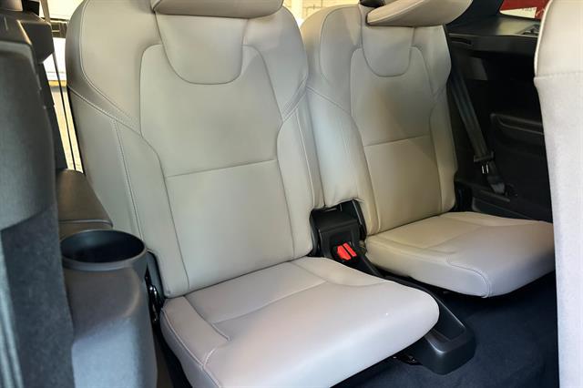 2026 Volvo XC90 Plus, B6 AWD Gas mild hybrid, Gasoline, Bright, 7 Seats