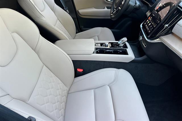2026 Volvo XC90 Plus, B6 AWD Gas mild hybrid, Gasoline, Bright, 7 Seats
