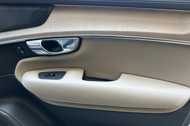 2026 Volvo XC90 Plus, B6 AWD Gas mild hybrid, Gasoline, Bright, 7 Seats