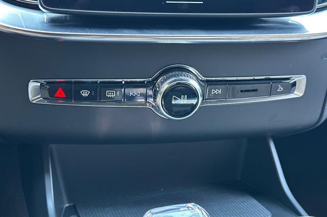 2026 Volvo XC90 Plus, B6 AWD Gas mild hybrid, Gasoline, Bright, 7 Seats