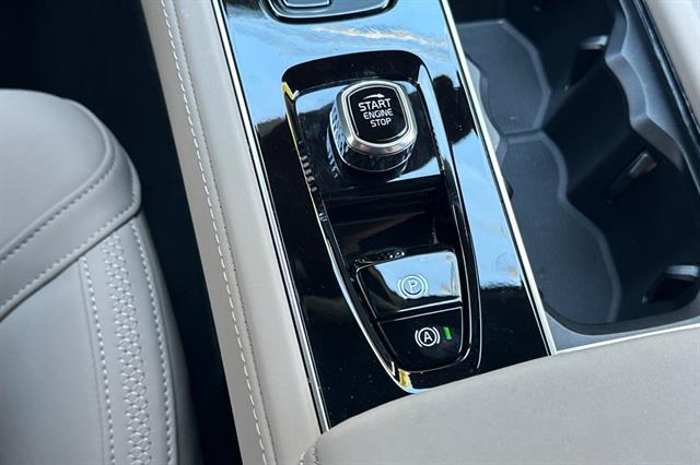 2026 Volvo XC90 Plus, B6 AWD Gas mild hybrid, Gasoline, Bright, 7 Seats