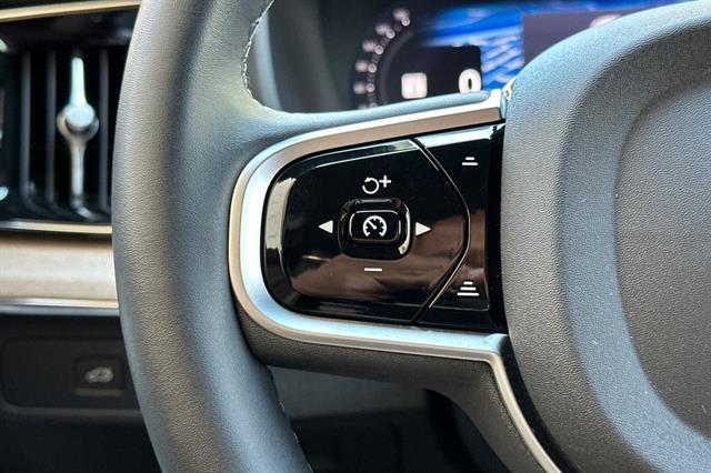 2026 Volvo XC90 Plus, B6 AWD Gas mild hybrid, Gasoline, Bright, 7 Seats