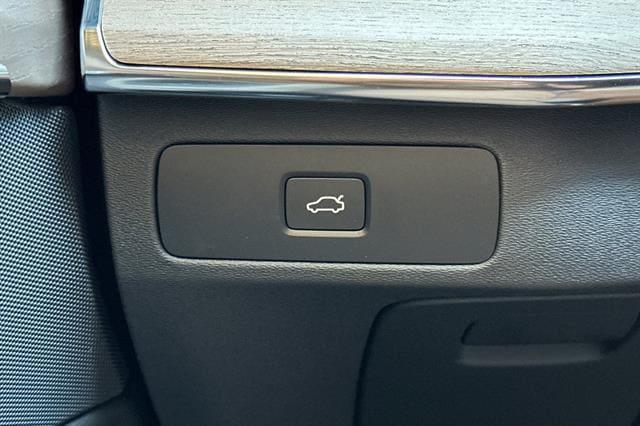 2026 Volvo XC90 Plus, B6 AWD Gas mild hybrid, Gasoline, Bright, 7 Seats