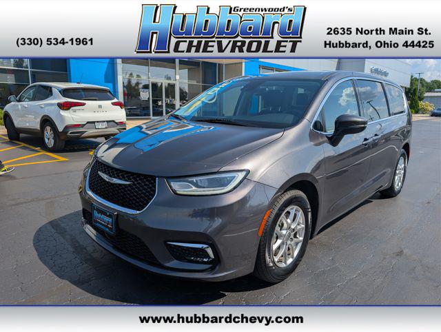 2023 Chrysler Pacifica Touring L for sale in Hubbard, OH