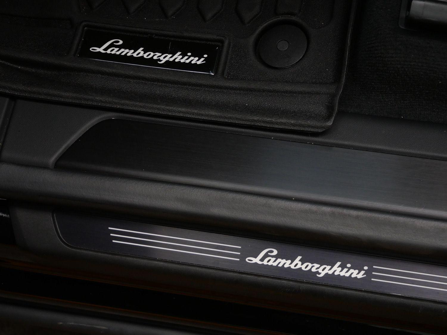 2024 Lamborghini Urus S - Photo 18