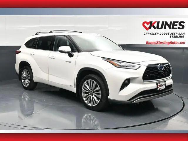 2021 Toyota Highlander Hybrid Platinum for sale in Sterling, IL