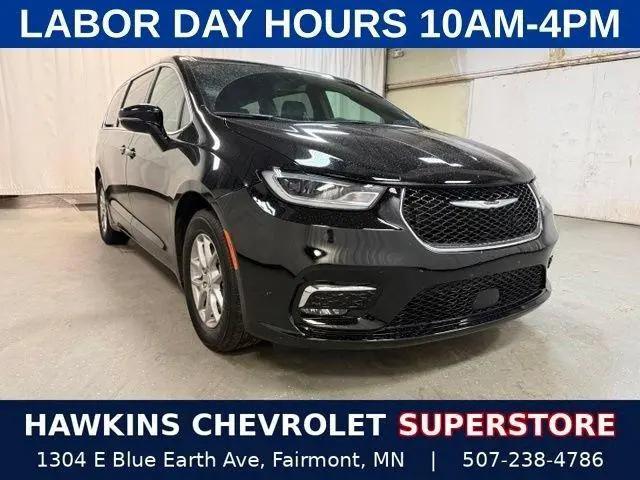2025 Chrysler Pacifica Select for sale in Fairmont, MN