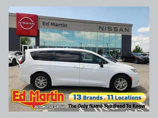2025 Chrysler Pacifica Select for sale in Fishers, IN