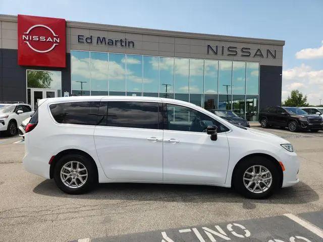 2025 Chrysler Pacifica Select for sale in Fishers, IN
