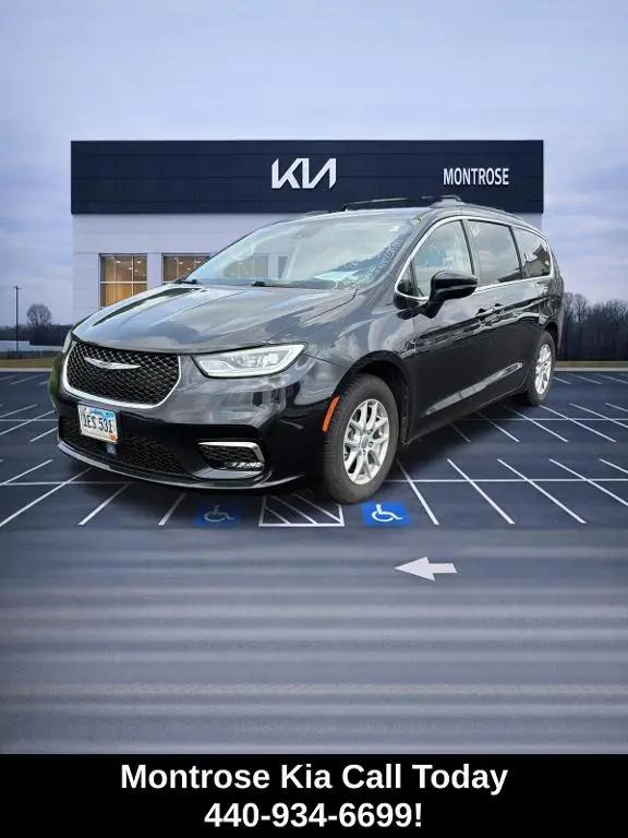 2022 Chrysler Pacifica Touring L for sale in Sheffield Village, OH