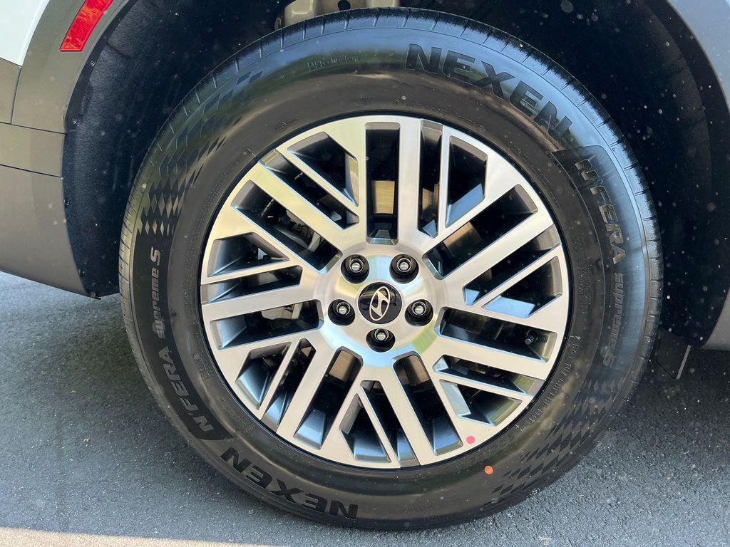 New 2026 White Hyundai SE FWD image 18