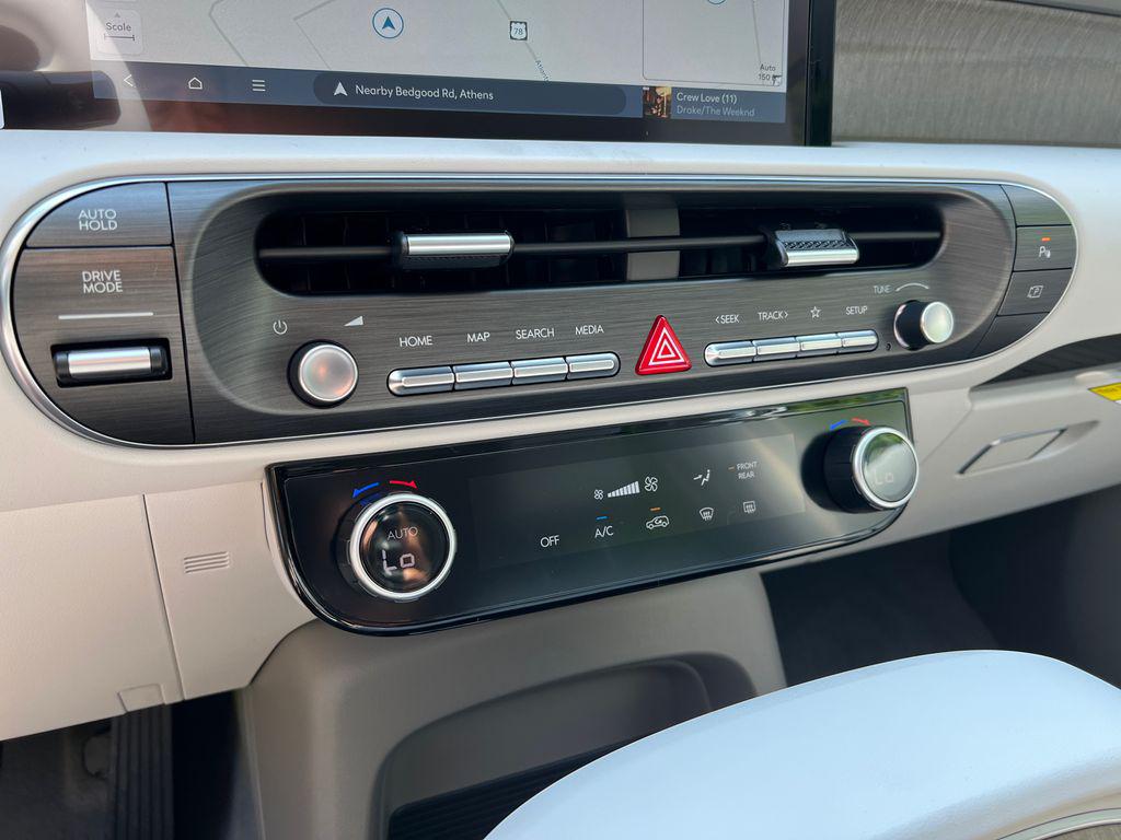 New 2026 White Hyundai SE FWD image 29