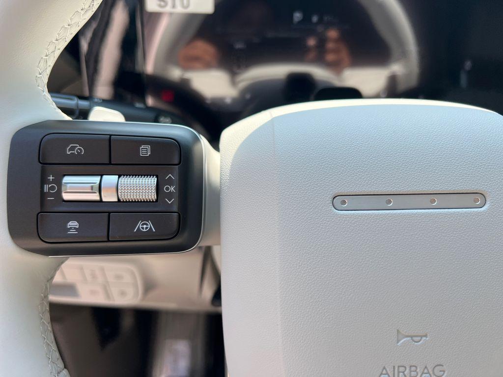 New 2026 White Hyundai SE FWD image 31
