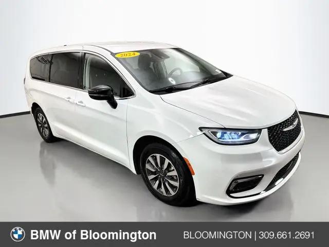 2024 Chrysler Pacifica Hybrid Select for sale in Bloomington, IL