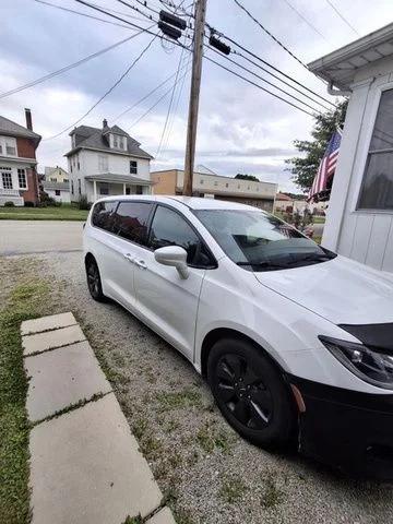 2020 Chrysler Pacifica Hybrid Touring 2020 Chrysler Pacifica Hybrid Touring