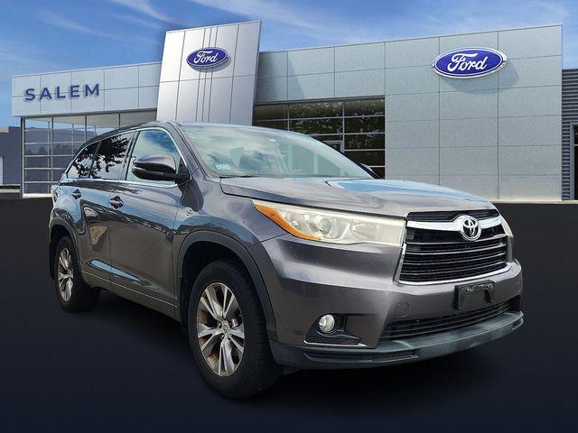 2015 Toyota Highlander LE Plus V6 for sale in Salem, NH