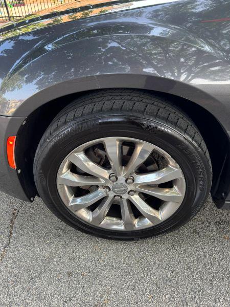 2016 Chrysler 300 Limited
