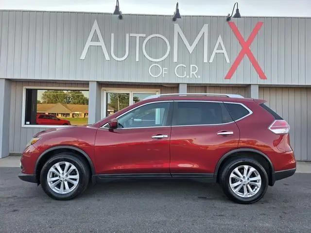2016 Nissan Rogue SV for sale in Comstock Park, MI