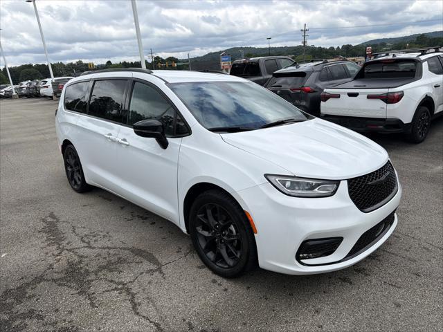 2024 Chrysler Pacifica Touring L for sale in INDIANA, PA