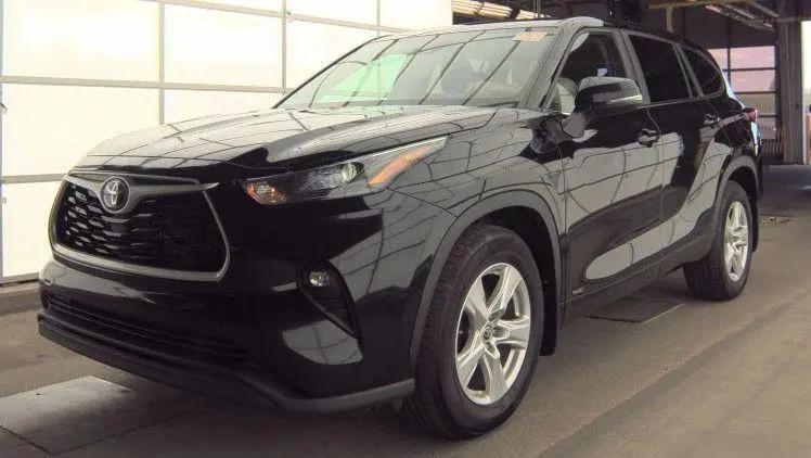 2023 Toyota Highlander Hybrid LE for sale in Elkhart, IN