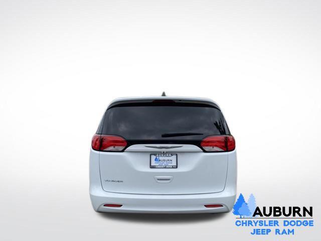 2021 Chrysler Voyager L