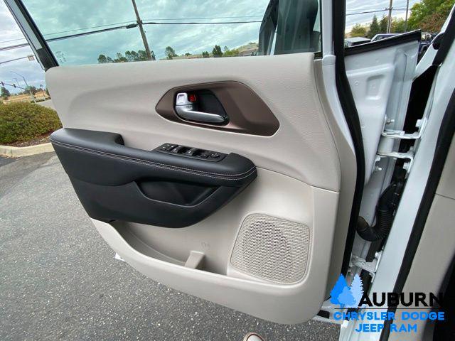 2021 Chrysler Voyager L