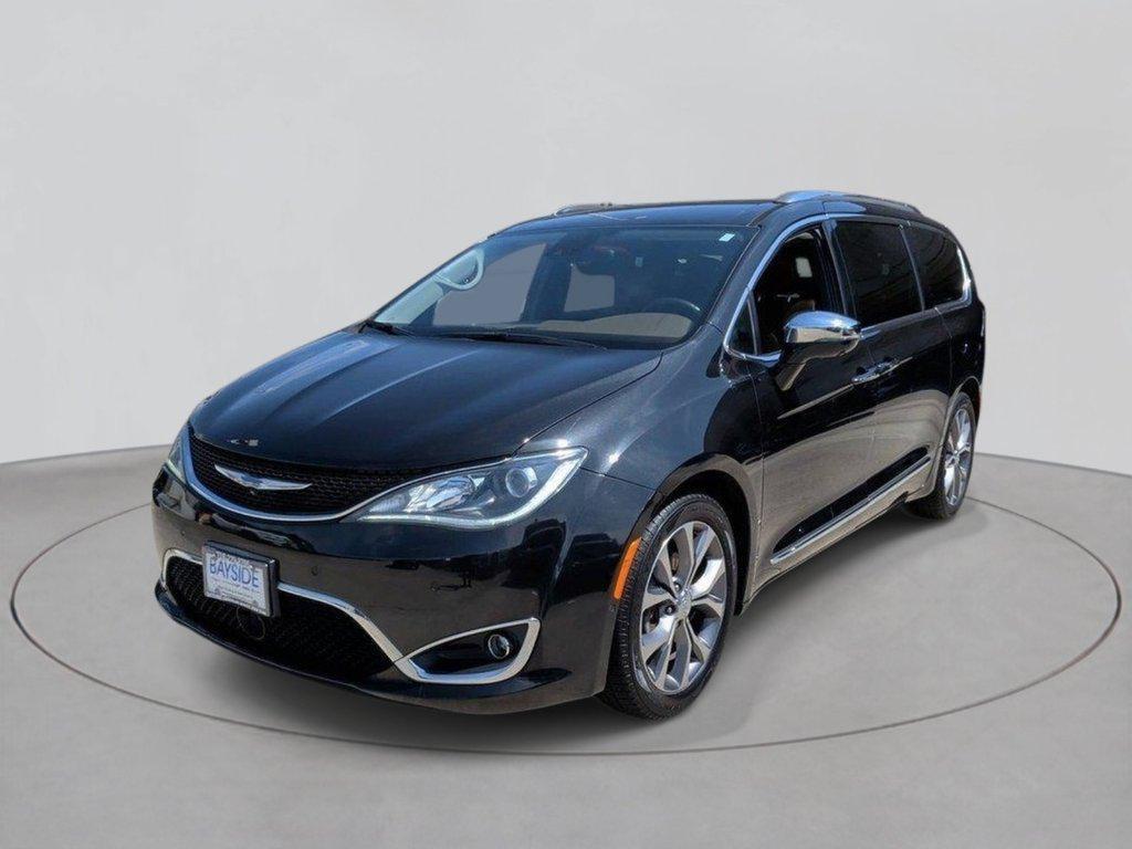 Brilliant Black Crystal Pearlcoat 2018 Chrysler Pacifica Minivan Front-Wheel Drive Automatic