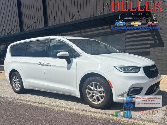 2023 Chrysler Pacifica Touring L for sale in El Paso, IL