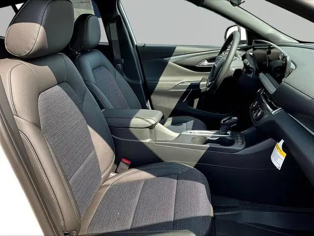 2026 Buick NV Preferred FWD