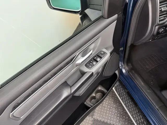 2019 Ram 1500 Big Horn/Lone Star Crew Cab 4x4 57 Box