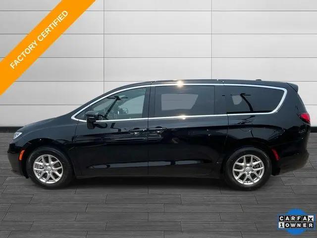 2025 Chrysler Pacifica Select